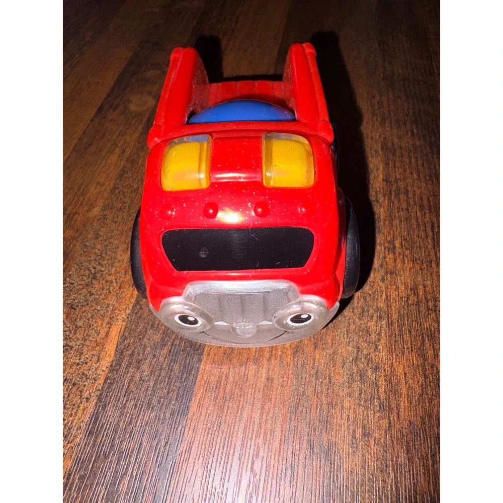Fisher-Price Little People Wheelies Fire Truck Red Toy Vehicle Smiling‎ Face